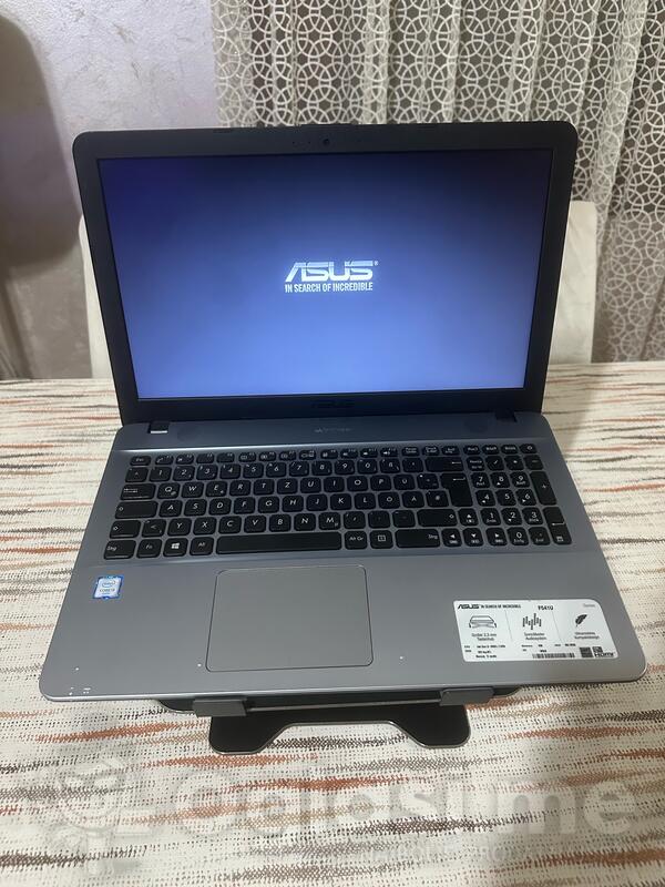 Asus  - 15.6" Intel i3 8GB GB