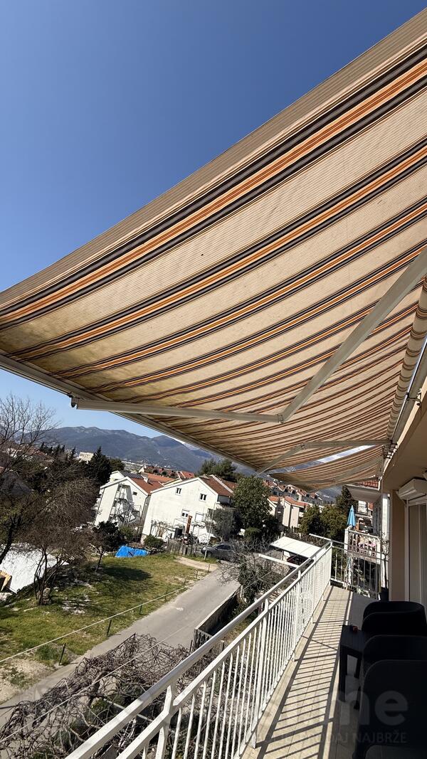 Dvije tende od po 4 m