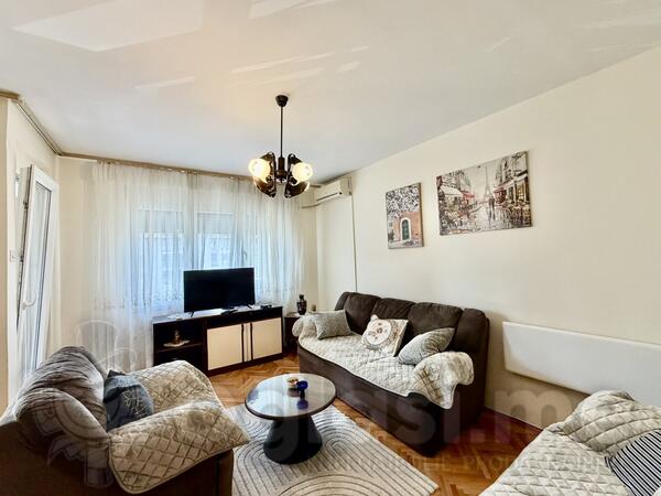 Dvosoban stan 67m2 - Bar - Centar grada