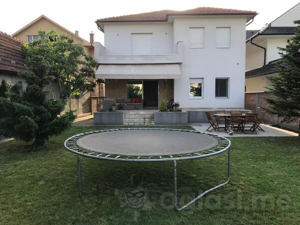 Porodična kuća 300m2 - Zemun - Zemun (uži dio)