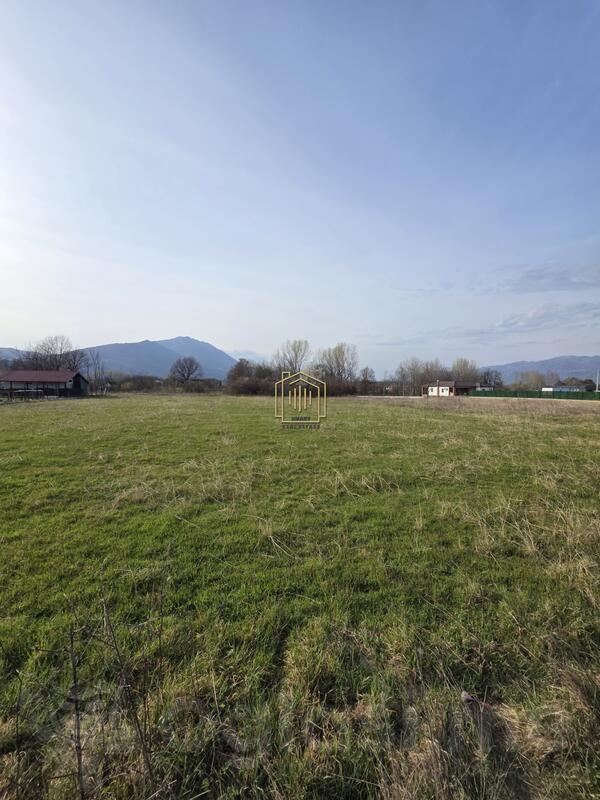 Građevinsko zemljište 980m2 - Danilovgrad - > Okolina grada