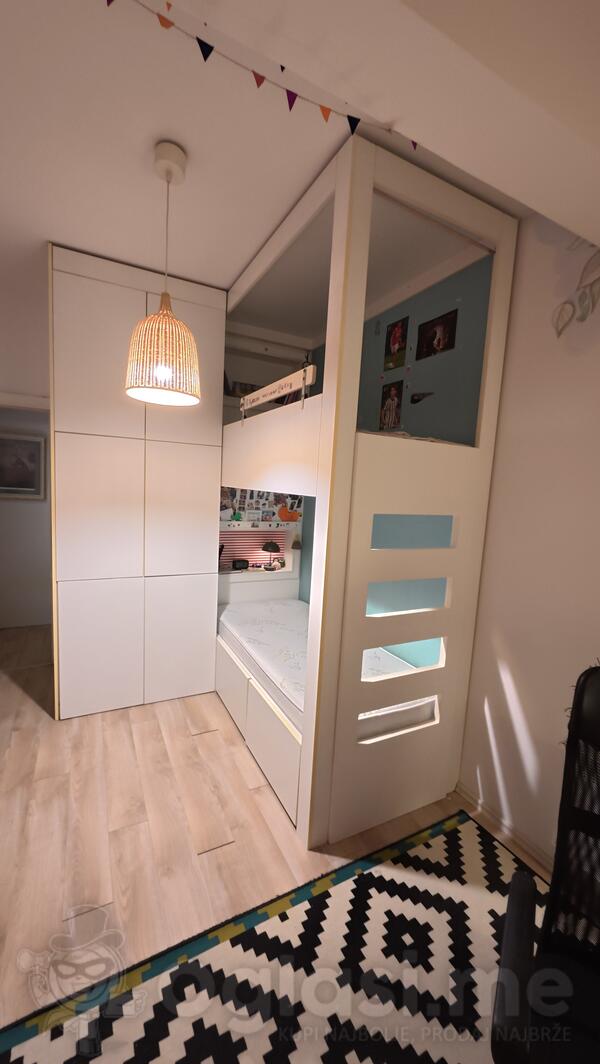 Odlična dečija soba sa novim dušecima.