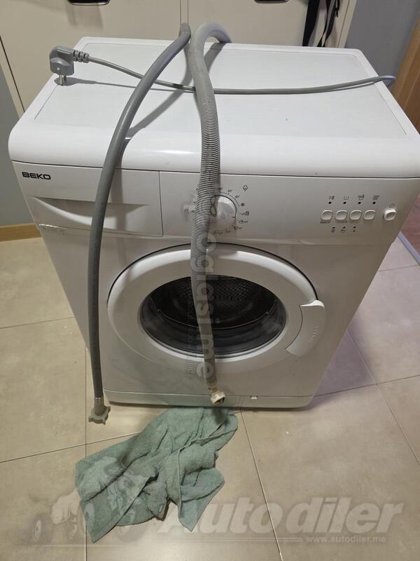 Poklanjam ves masinu, radi dobro ponekad curi tokom centrifuge. 