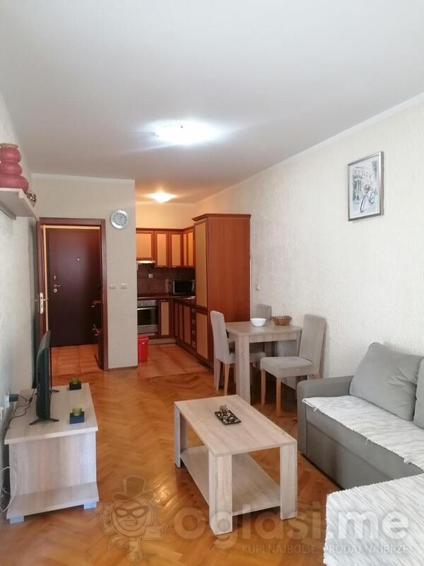 Jednosoban stan 58m2 - Bar - Centar grada