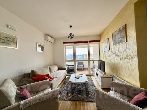 Dvosoban stan 70m2 - Bar - Centar grada