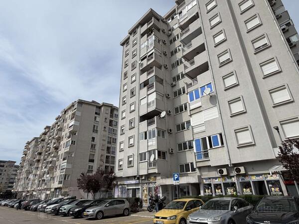 Dvosoban stan 75m2 - Bar - Centar grada