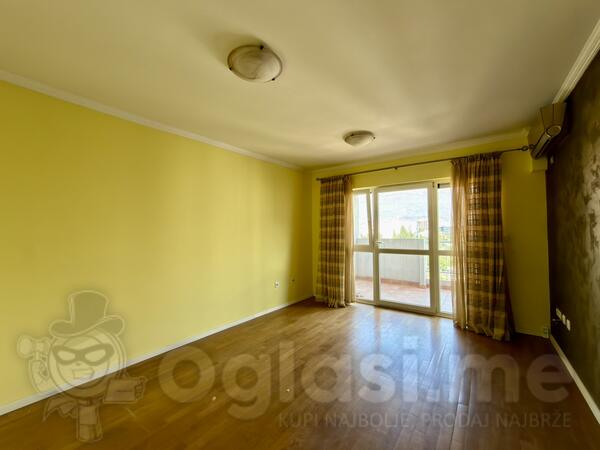 Dvosoban stan 75m2 - Bar - Centar grada