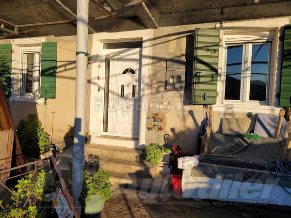 Porodična kuća 110m2 - Tivat - Lepetani