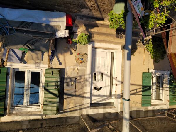 Porodična kuća 110m2 - Tivat - Lepetani