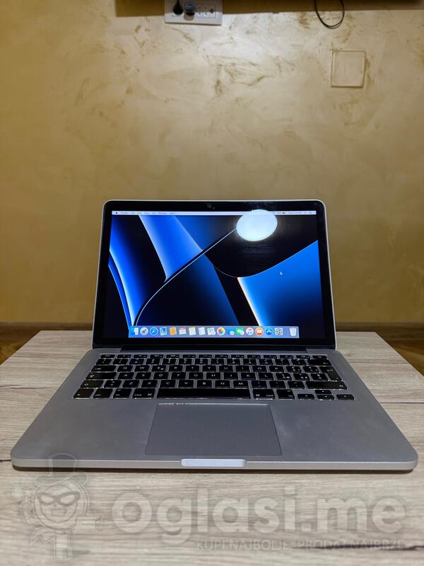 Apple  - 13" Intel i5 8GB GB