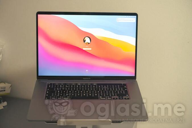 Apple  - 15.6"   16GB GB