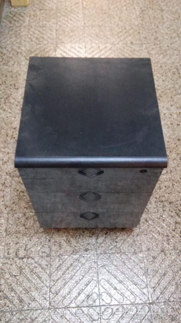 Fiokar , policu i stolicu