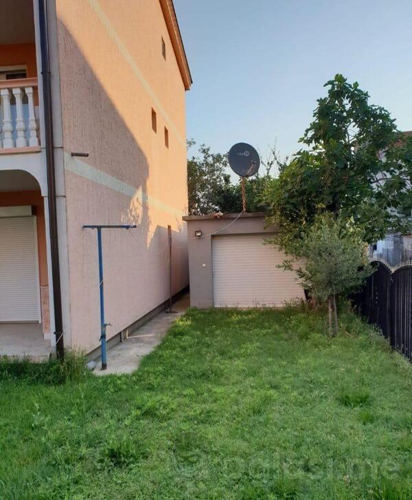 Kuća sa više stanova 500m2 - Ulcinj - Gornji Štoj