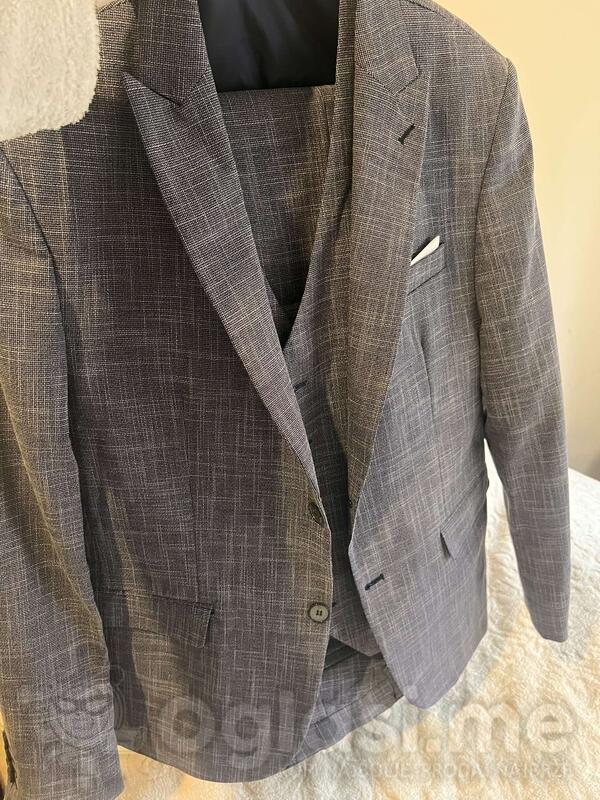 Prodaje se musko odijelo