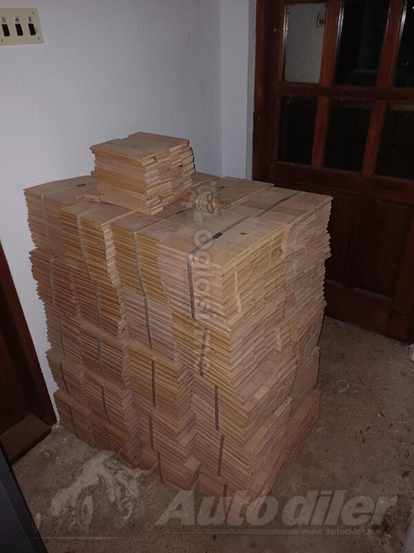 Bukovi parket prva klasa,praktično nov 30 kvadrata 
