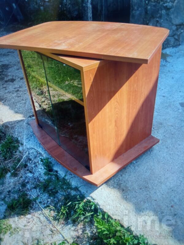 Komoda za televizor i muzičke uredjaje 