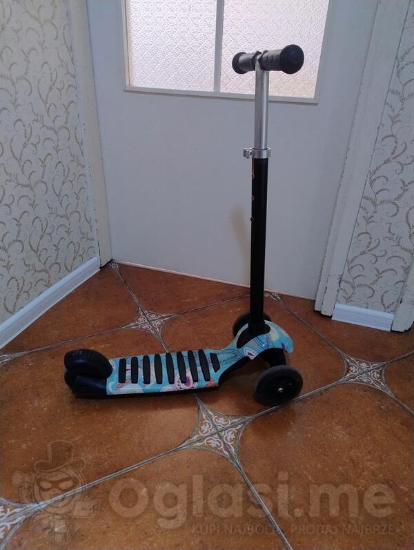 Prodajem djeciji trotinet