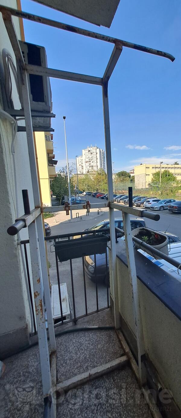 Sprava za vježbanje (vratilo, razboj, sklekovi)