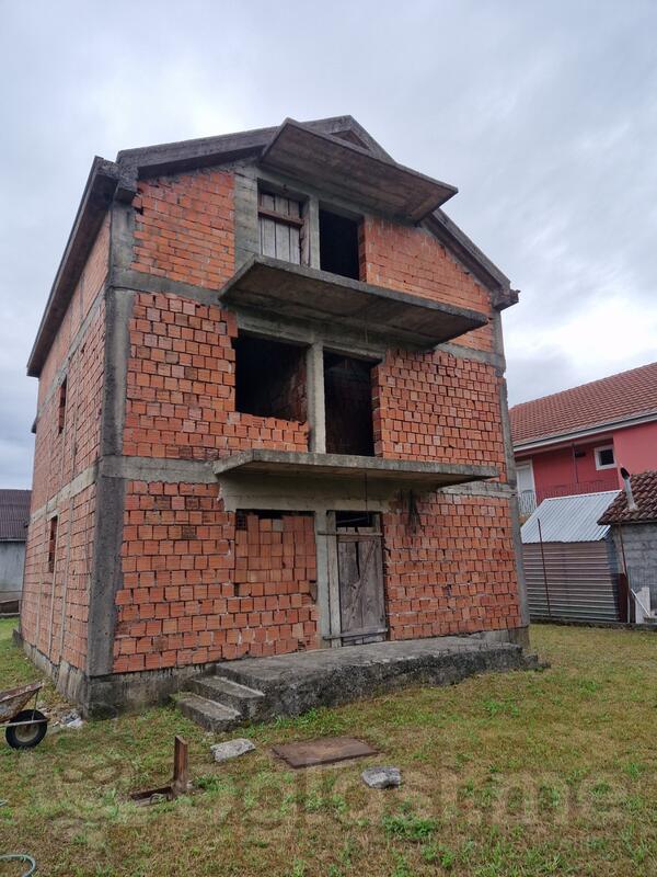 Kuća sa više stanova 231m2 - Danilovgrad - Glavica