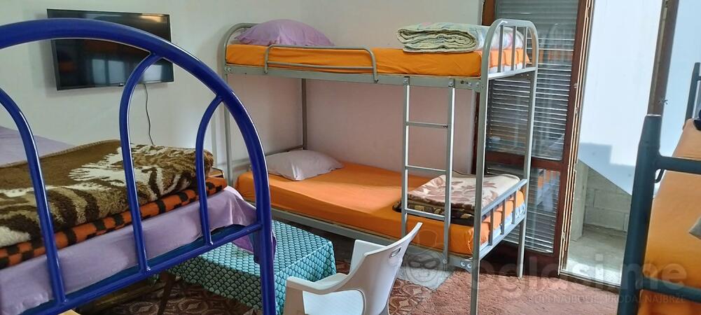 Kuća sa više stanova 200m2 - Podgorica - Zaugao