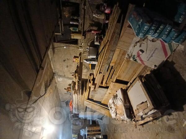 Prodajem drvenu gradju(grede.blazujke.daske)