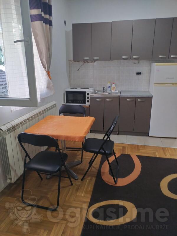 Garsonjera 28m2 - Čukarica - > Okolina