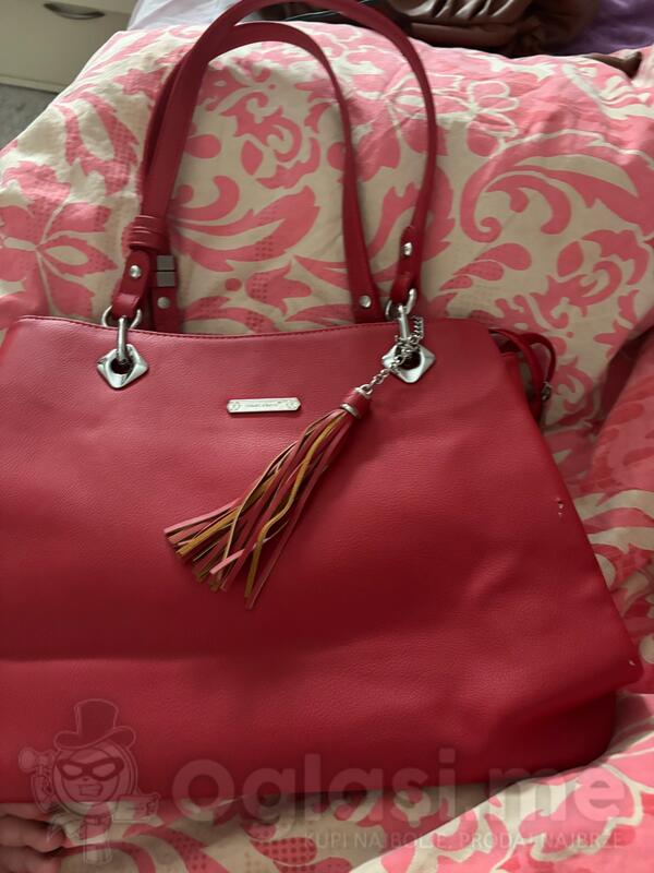 ženska torba blago oštećena david jones plaćena 100 e