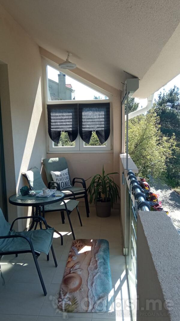 Trosoban stan 101m2 - Kotor - Dub