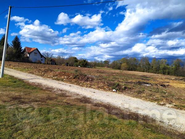 Građevinsko zemljište 5500m2 - Čačak - Mojsinje