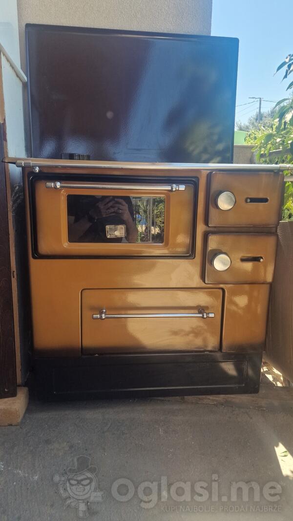 Prodajem polovni dobro ocuvani sporet na drva. Koriscen 3.godine.