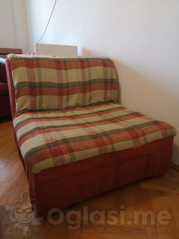 Prodajem dvije fotelje na razvlacenje