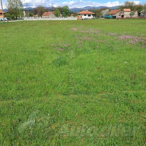 Industrijsko zemljište 2500m2 - Nikšić - Kličevo