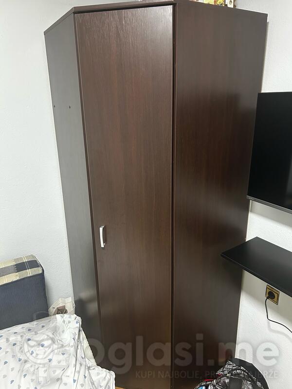 Odlučan ugaoni ormar. 