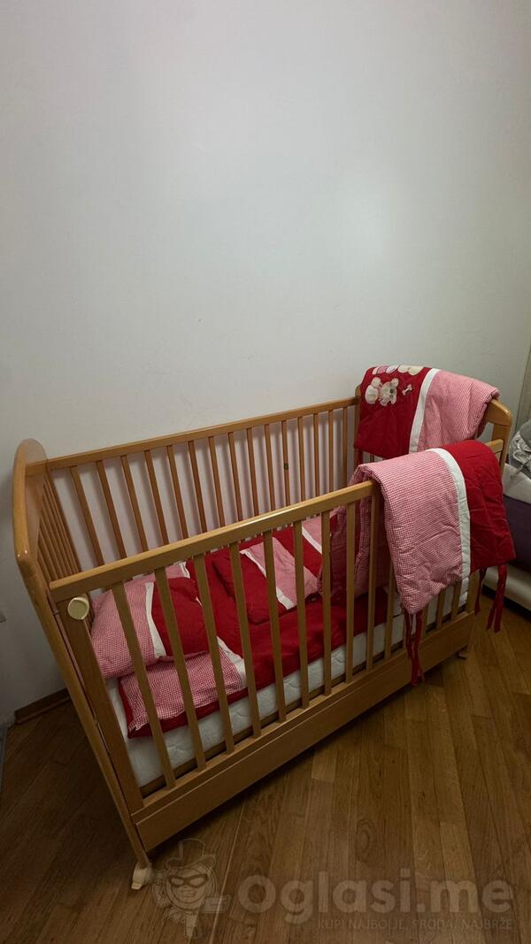 Drveni krevetac sa fiokom