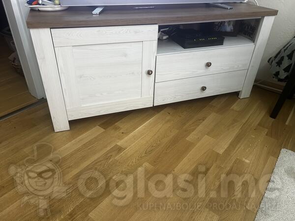 TV komoda. Nema tragova korištenja. 
