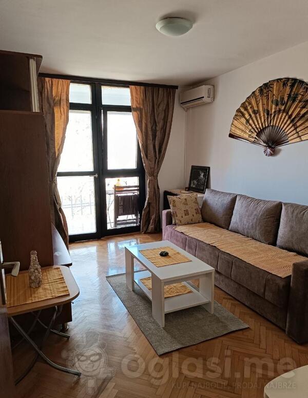 Garsonjera 30m2 - Bar - Centar grada makedonsko