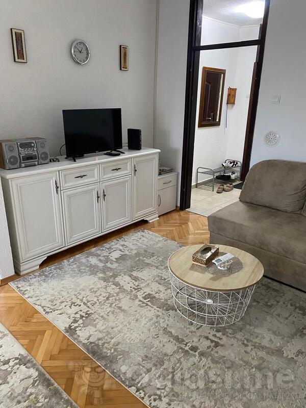 Trosoban stan 76m2 - Bar - Centar grada