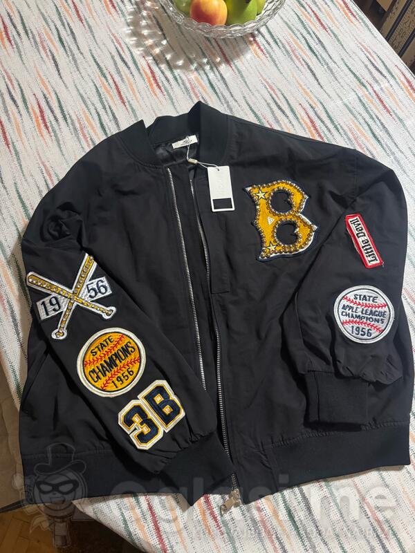 prodajem novu zensku jaknu