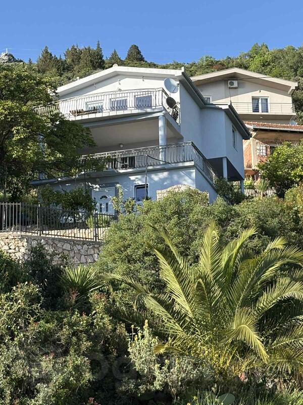 Kuća sa više stanova 150m2 - Bar - Dobra Voda