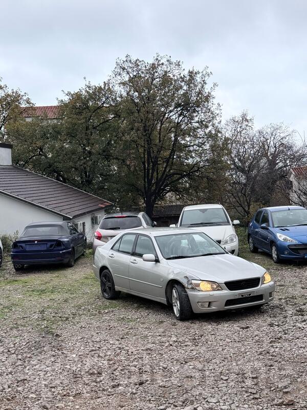 Lexus - IS 200 - 2.0