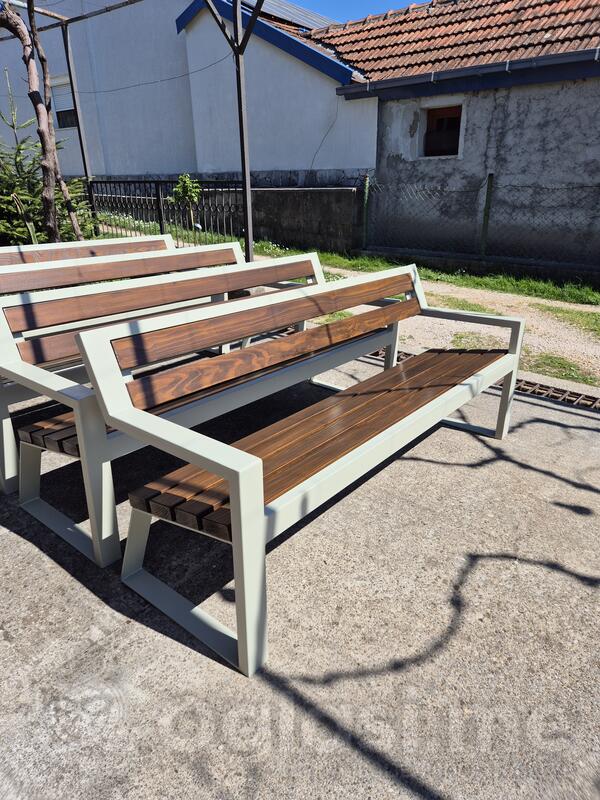 Продаа клупа.