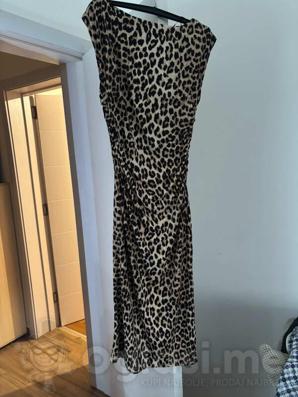 Haljina super za Za neku setnjicu po danu ili izlazak noću