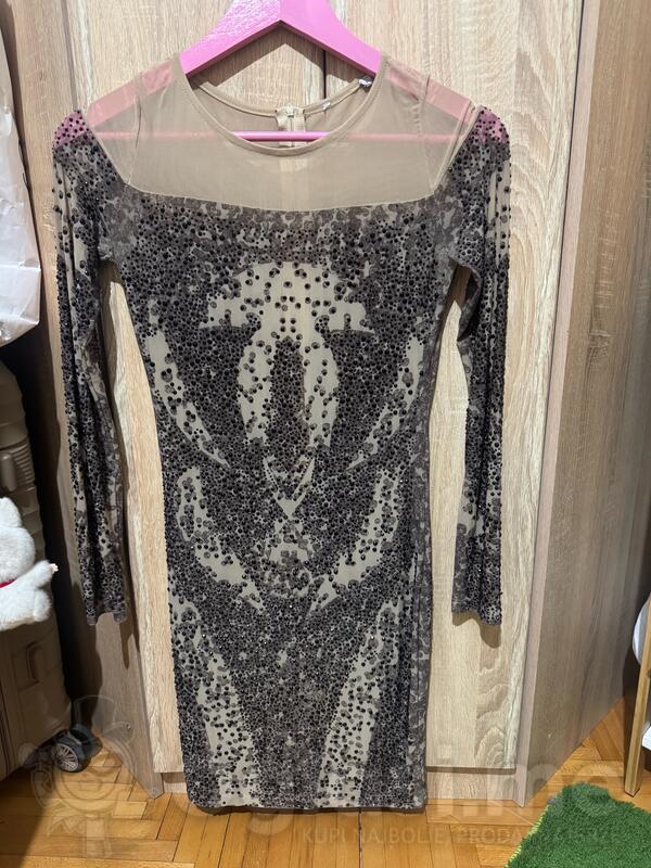 prodajem haljinu  nosenu ali skroz ocuvanu