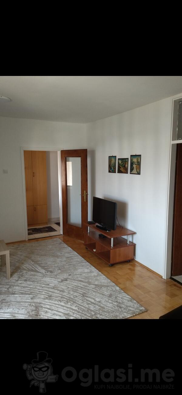 Garsonjera 33m2 - Podgorica - Stari Aerodrom Dom zdravlja