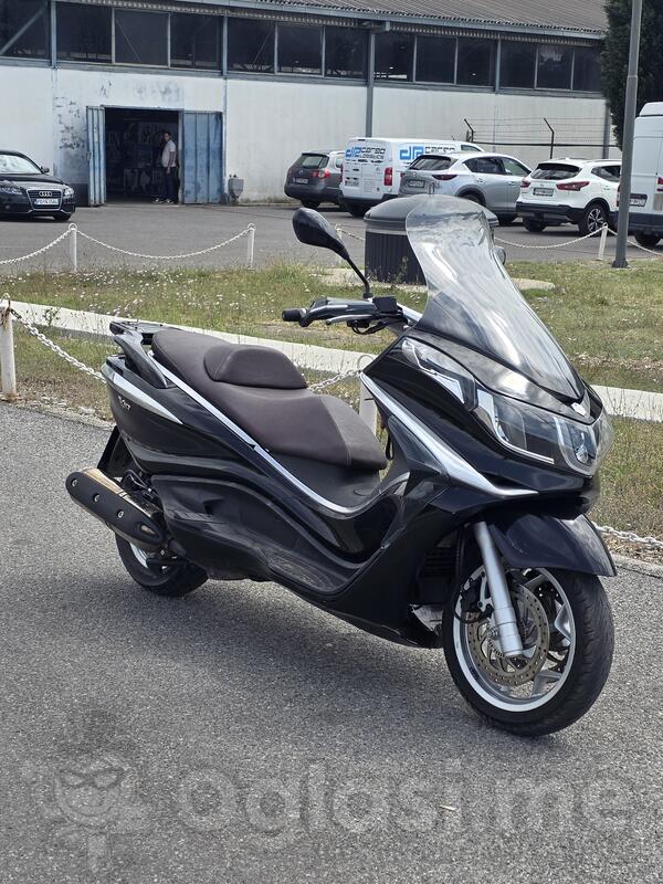 Piaggio - X10