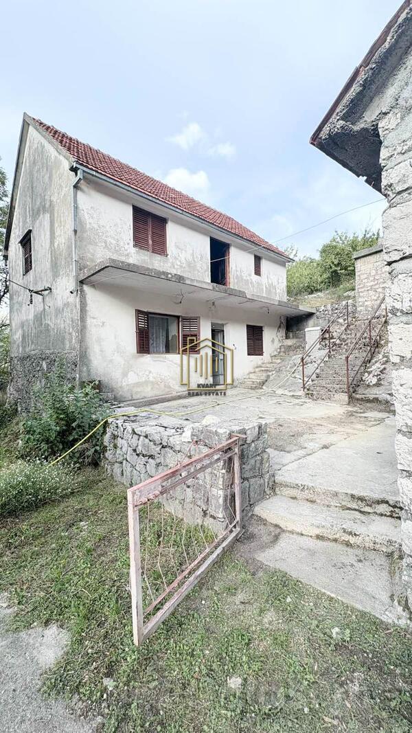 Porodična kuća 84m2 - Cetinje - Njeguši