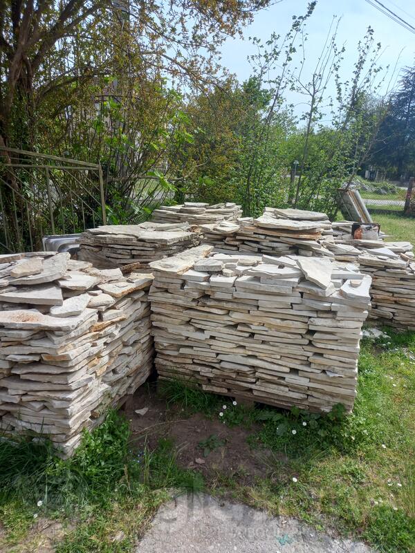 kamen hercegovacki 2.5 -3cm lomljeni