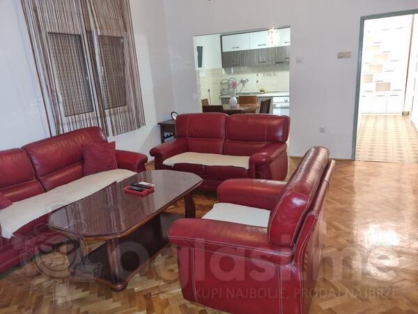 Kuća sa više stanova 60m2 - Podgorica - Zlatica
