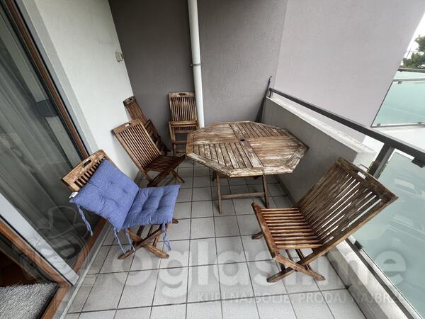 Sto i stolice za balkon