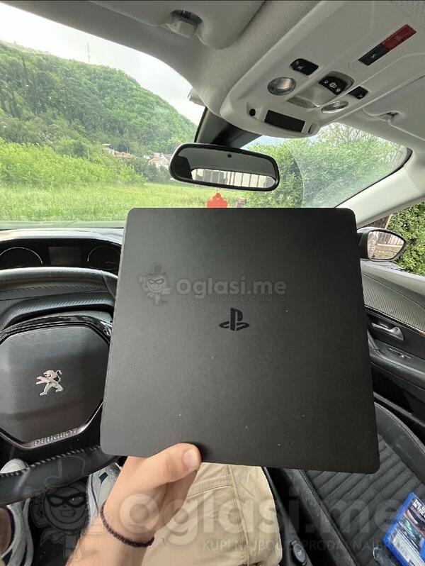 Sony - PlayStation 4